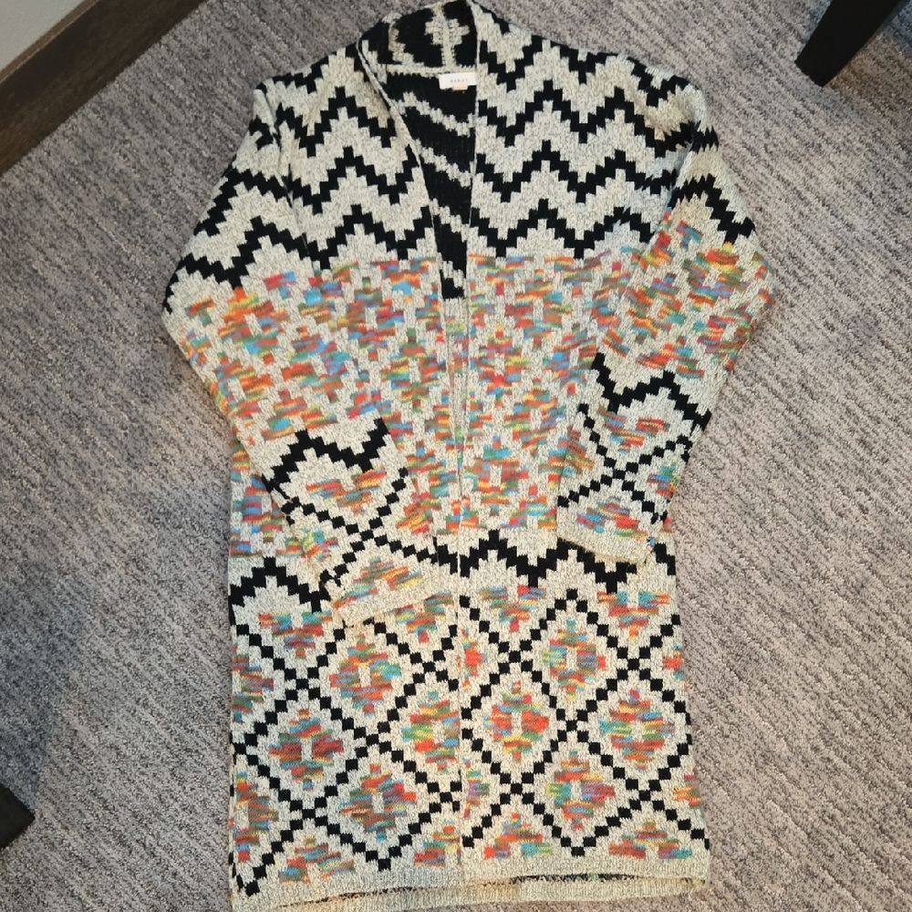 Debut Black and Cream Houndstooth Knit Cardigan